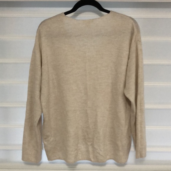 H&M White Oversized Sweater - Picture 2 of 6